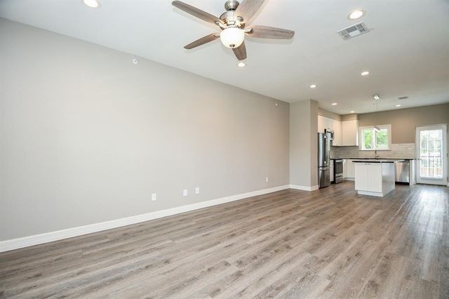 5262 Ella Boulevard 108, Houston, TX 77018