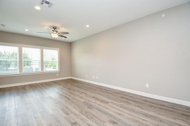 5262 Ella Boulevard 108, Houston, TX 77018