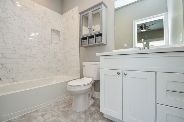 5262 Ella Boulevard 108, Houston, TX 77018