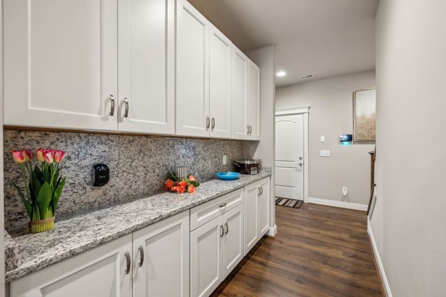 5004 Harbor Reserve Cv, Hermitage, TN 37076