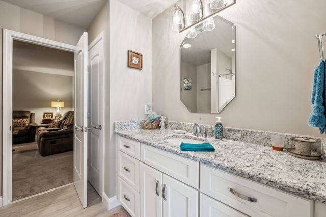 5004 Harbor Reserve Cv, Hermitage, TN 37076