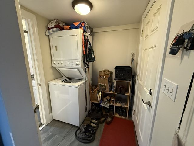 1 Carlton St 2, Salem, MA 01970