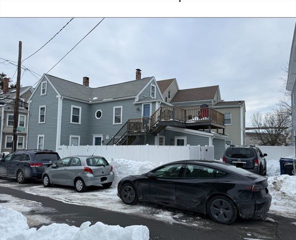 1 Carlton St 2, Salem, MA 01970