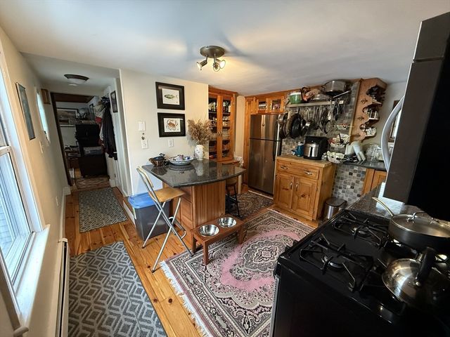 1 Carlton St 2, Salem, MA 01970