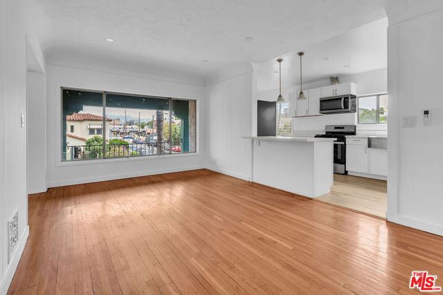 8300 Blackburn Avenue, Los Angeles, CA 90048
