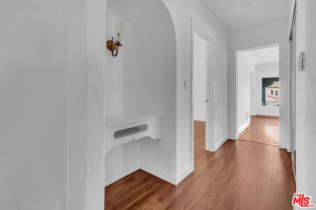 8300 Blackburn Avenue, Los Angeles, CA 90048