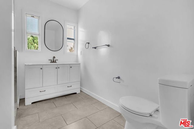 8300 Blackburn Avenue, Los Angeles, CA 90048