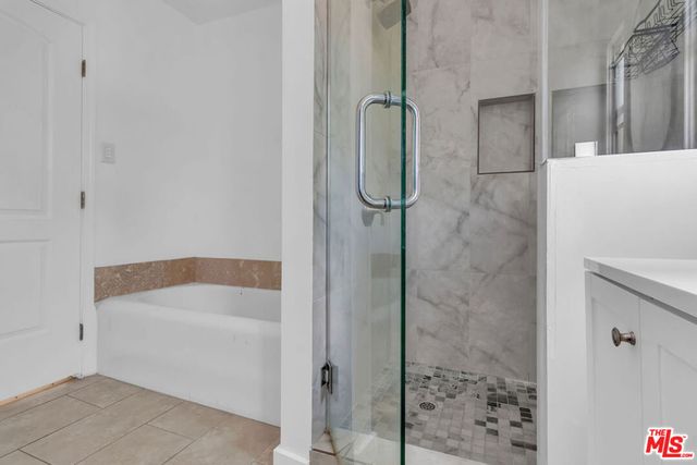 8300 Blackburn Avenue, Los Angeles, CA 90048