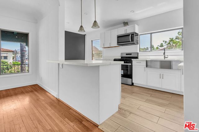 8300 Blackburn Avenue, Los Angeles, CA 90048