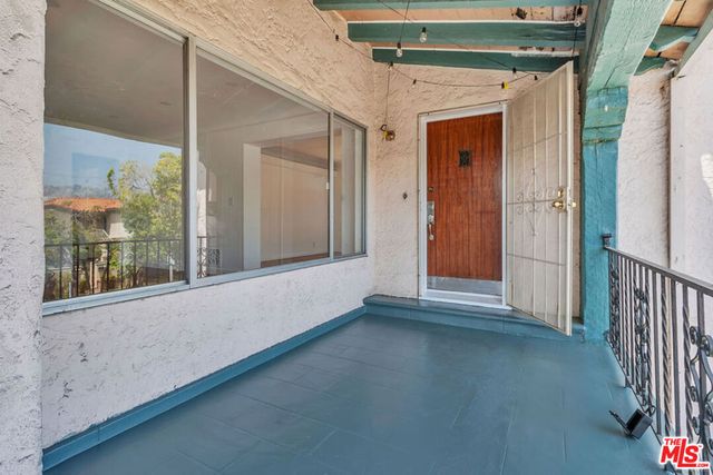 8300 Blackburn Avenue, Los Angeles, CA 90048