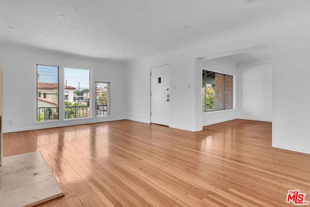 8300 Blackburn Avenue, Los Angeles, CA 90048