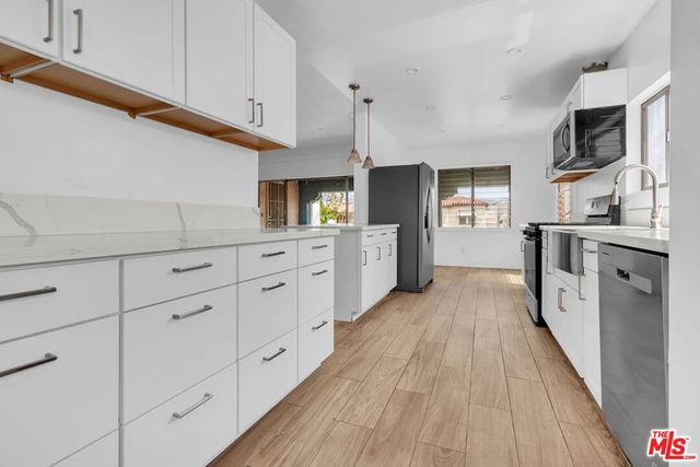 8300 Blackburn Avenue, Los Angeles, CA 90048