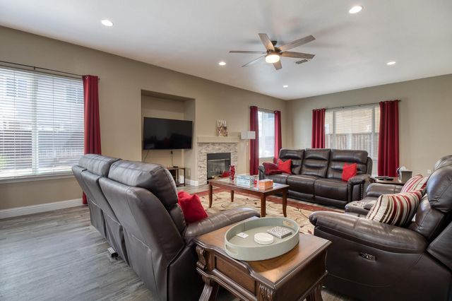 755 Branding Iron St, Oakdale, CA 95361