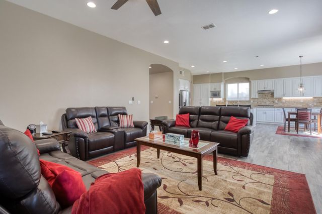 755 Branding Iron St, Oakdale, CA 95361