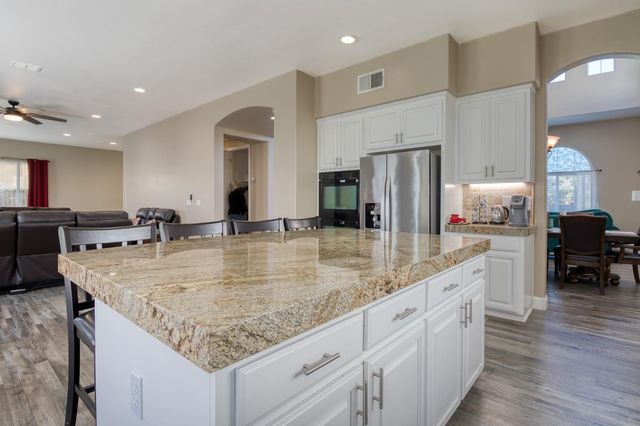 755 Branding Iron St, Oakdale, CA 95361