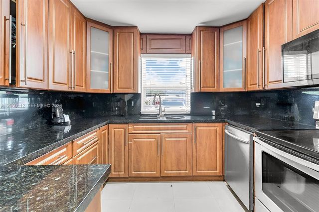 11470 SW 57th Ter, Miami, FL 33173