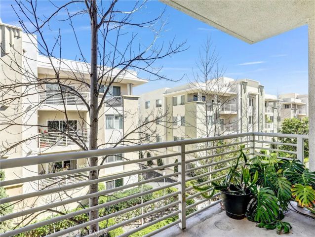 12922 Union 302, Hawthorne, CA 90250