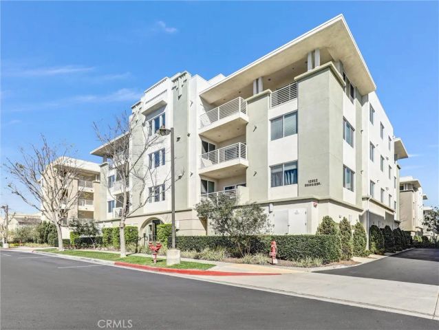 12922 Union 302, Hawthorne, CA 90250