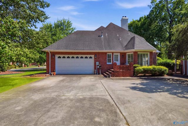 1544 Blackhall Lane SE, Decatur, AL 35601