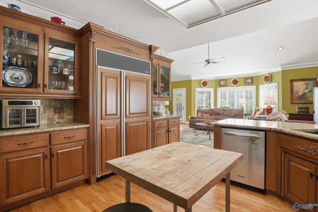 1544 Blackhall Lane SE, Decatur, AL 35601