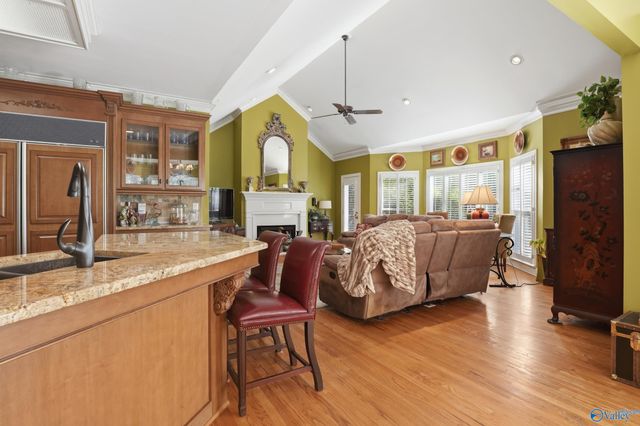 1544 Blackhall Lane SE, Decatur, AL 35601