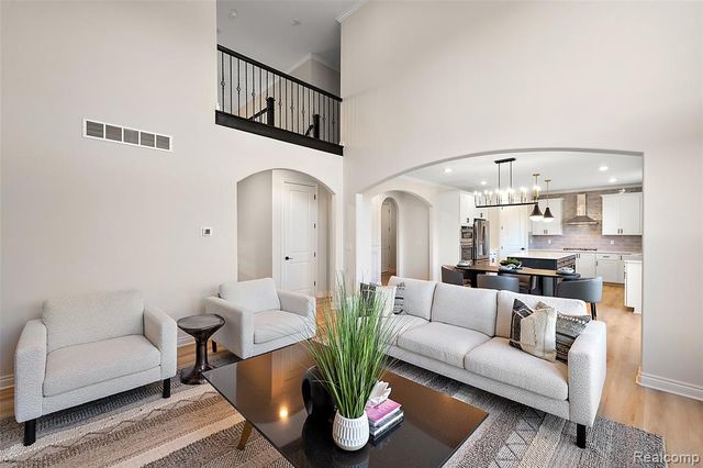 4042 Spring Meadows Drive, Sterling Heights, MI 48314