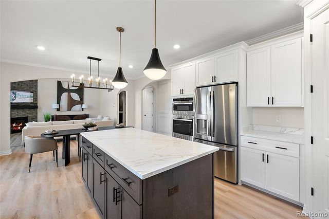 4042 Spring Meadows Drive, Sterling Heights, MI 48314