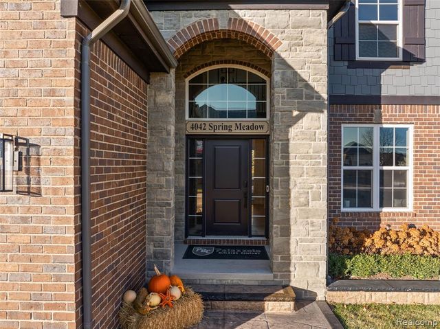 4042 Spring Meadows Drive, Sterling Heights, MI 48314