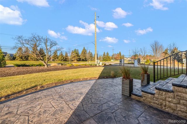 4042 Spring Meadows Drive, Sterling Heights, MI 48314