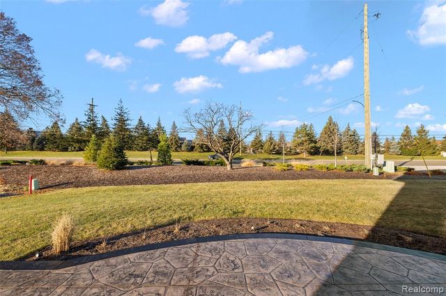 4042 Spring Meadows Drive, Sterling Heights, MI 48314