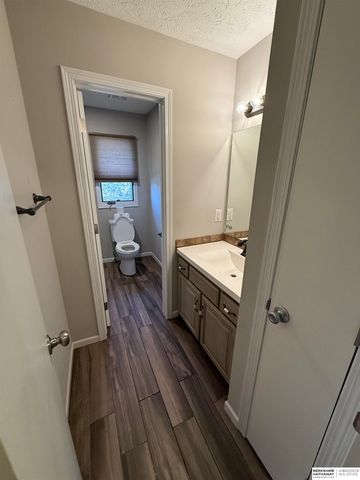 110 Fleetwood Drive, Papillion, NE 68133