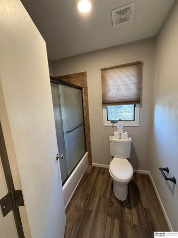 110 Fleetwood Drive, Papillion, NE 68133