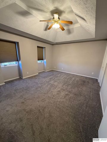 110 Fleetwood Drive, Papillion, NE 68133