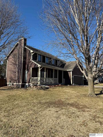 110 Fleetwood Drive, Papillion, NE 68133