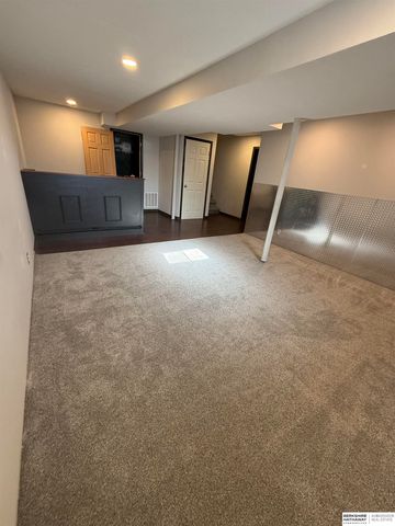 110 Fleetwood Drive, Papillion, NE 68133