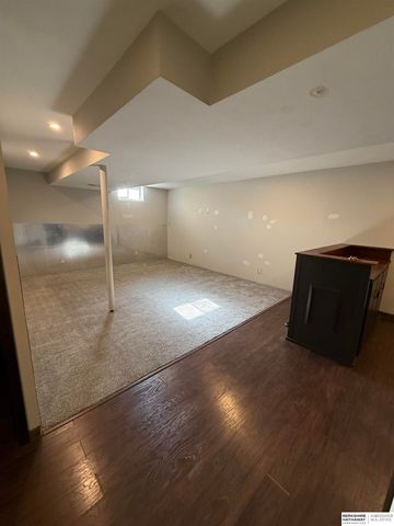 110 Fleetwood Drive, Papillion, NE 68133