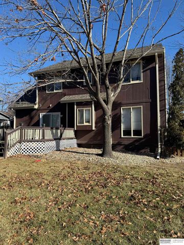 110 Fleetwood Drive, Papillion, NE 68133