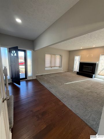 110 Fleetwood Drive, Papillion, NE 68133