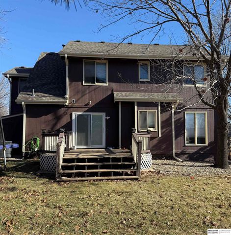 110 Fleetwood Drive, Papillion, NE 68133