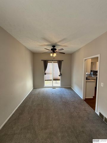 110 Fleetwood Drive, Papillion, NE 68133