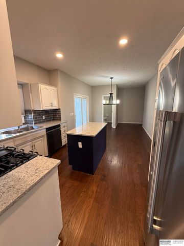 110 Fleetwood Drive, Papillion, NE 68133