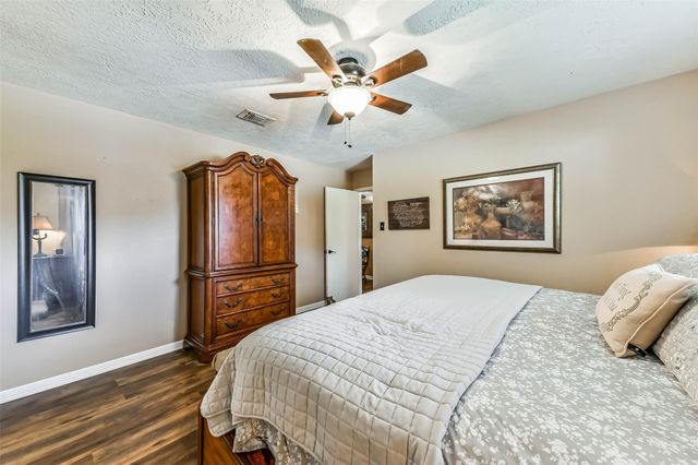 2422 Pilgrims Bend Drive, Friendswood, TX 77546