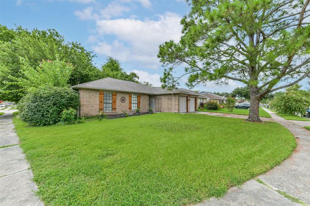 2422 Pilgrims Bend Drive, Friendswood, TX 77546