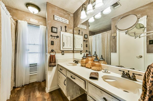 2422 Pilgrims Bend Drive, Friendswood, TX 77546