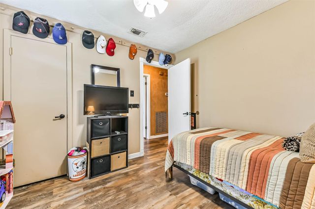 2422 Pilgrims Bend Drive, Friendswood, TX 77546