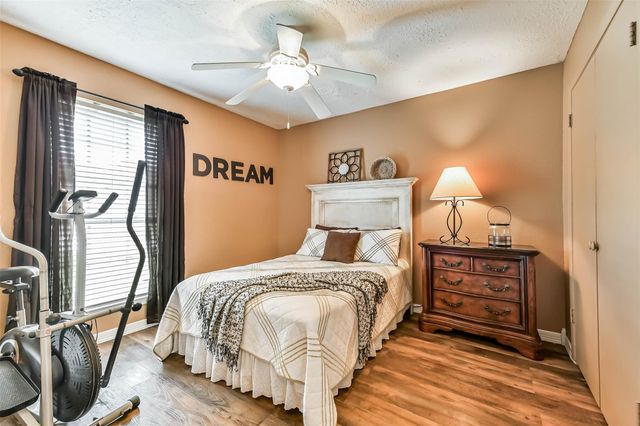2422 Pilgrims Bend Drive, Friendswood, TX 77546