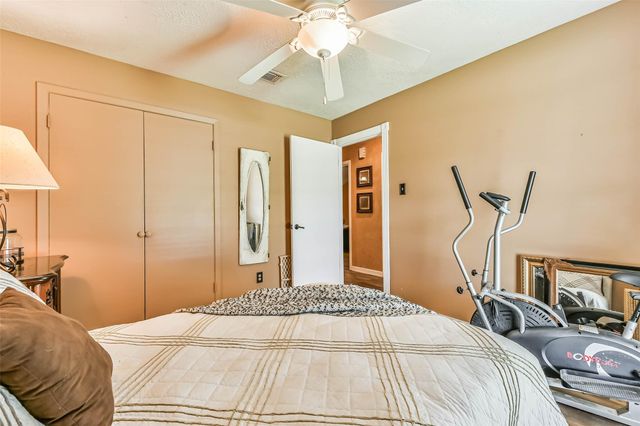 2422 Pilgrims Bend Drive, Friendswood, TX 77546