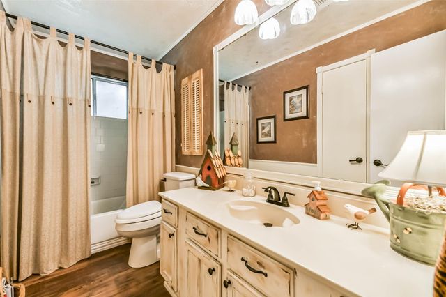 2422 Pilgrims Bend Drive, Friendswood, TX 77546