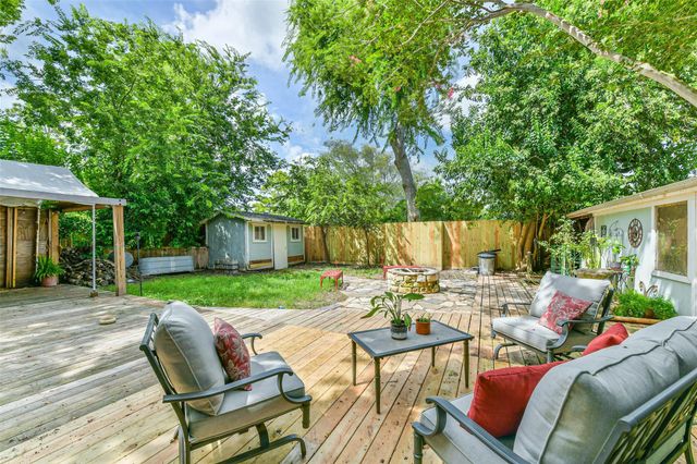 2422 Pilgrims Bend Drive, Friendswood, TX 77546