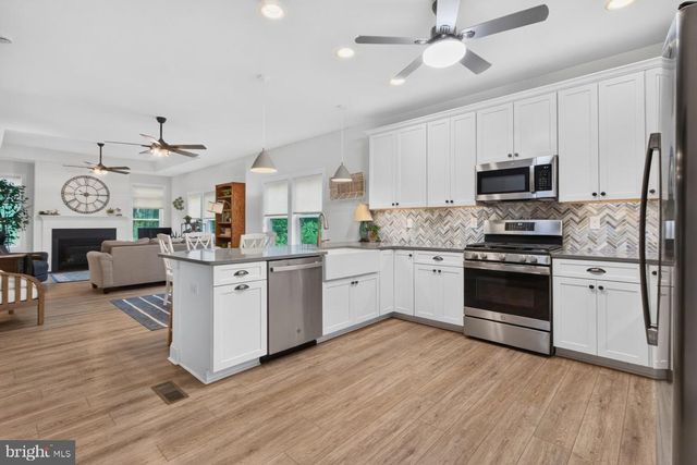 1 STINGRAY HARBOR DR, Ocean View, DE 19970